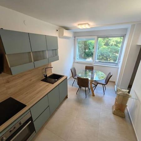 New 1 Bedroom Near Center And Beach Split Buitenkant foto