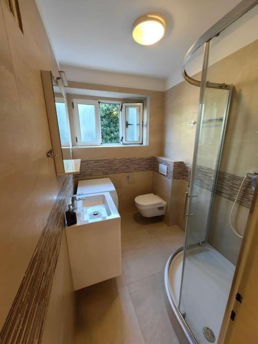 New 1 Bedroom Near Center And Beach Split Buitenkant foto