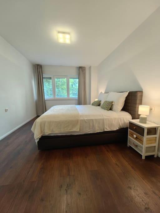 New 1 Bedroom Near Center And Beach Split Buitenkant foto